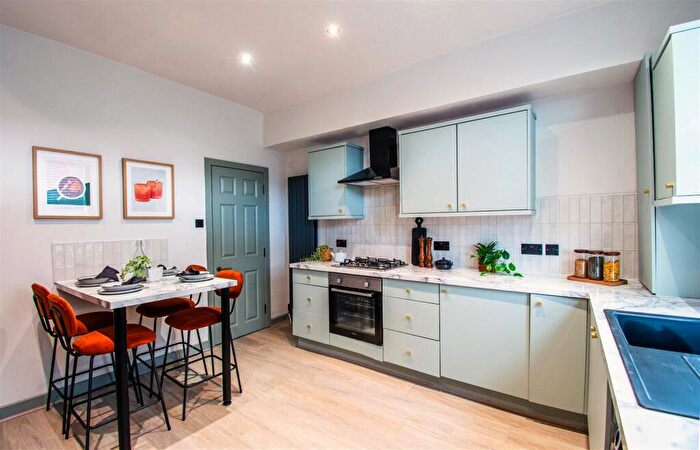 1 Bedroom Terraced House To Rent In Beechwood Terrace, Burley, Leeds, Ng, LS4