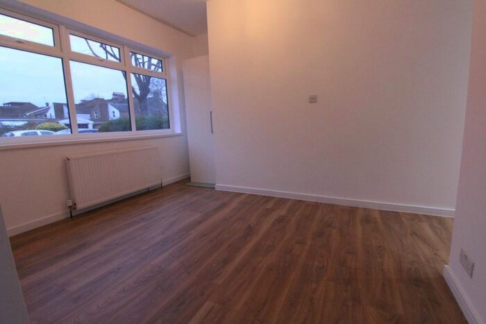 Studio To Rent In Chestnut Road, Enfield EN3