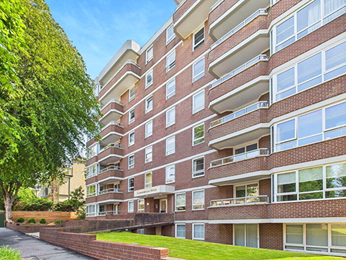 2 Bedroom Flat For Sale In Eaton Gardens, Hove, BN3