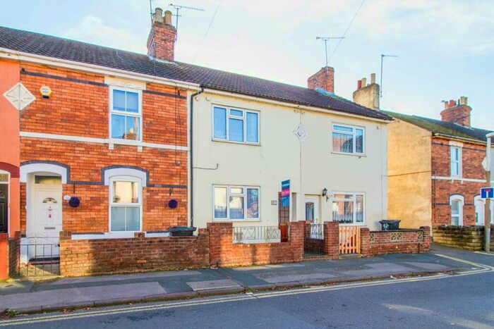 2 Bedroom Terraced House To Rent In Redcliffe Street, Swindon, Wiltshire, SN2