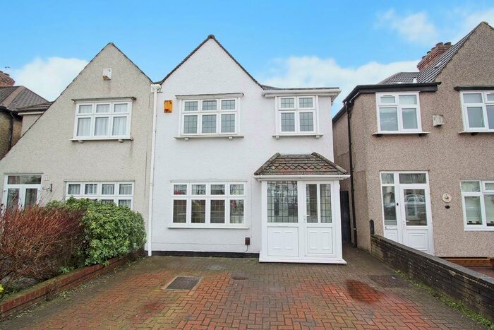 3 Bedroom Semi-Detached House To Rent In Glenview, Abbeywood, SE2