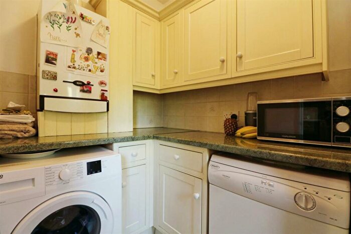 3 Bedroom Detached Bungalow For Sale In Doncaster Road, Darfield, Barnsley, S73
