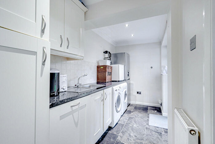 4 Bedroom Detached House For Sale In The Laurels, Rayleigh, SS6