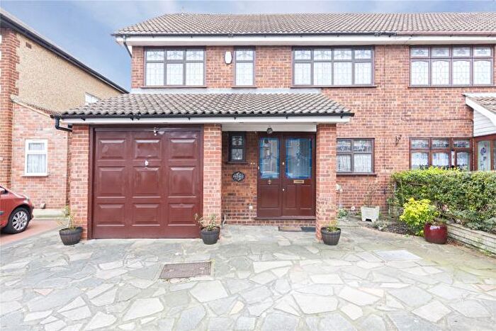 4 Bedroom Semi-Detached House To Rent In Rosedale Road, Romford, Rm5