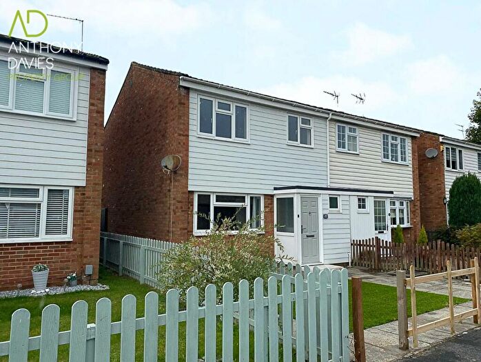 3 Bedroom Semi-Detached House To Rent In Lyttons Way, Hoddesdon, EN11