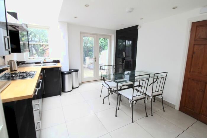 4 Bedroom Flat To Rent In Medway Road, London, E3