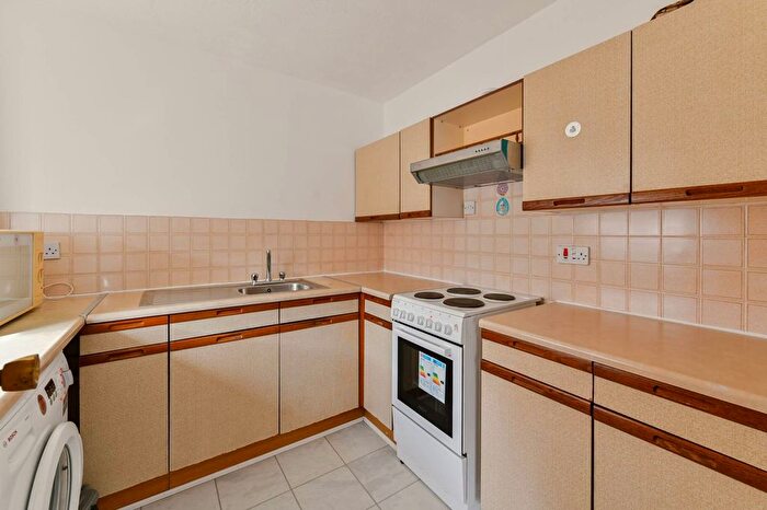 2 Bedroom Flat For Sale In Church Lane, Tooting, London, SW17