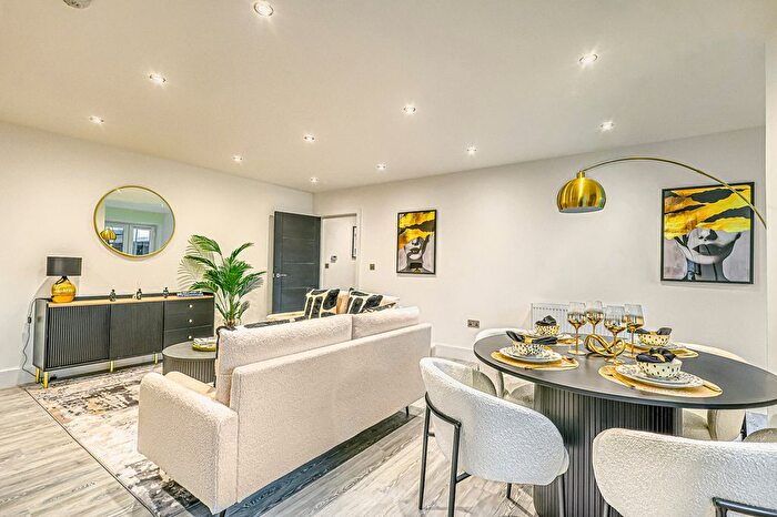 2 Bedroom Flat For Sale In Kenneth Road, Benfleet, SS7