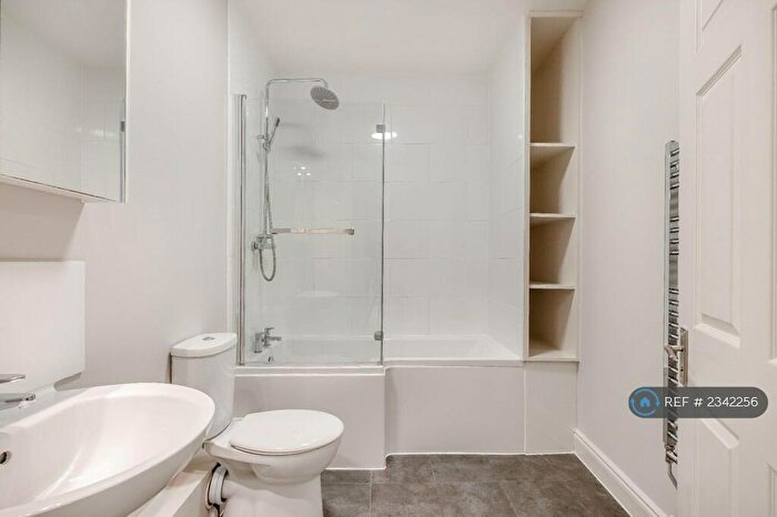 3 Bedroom Flat To Rent In Link House, London, E3