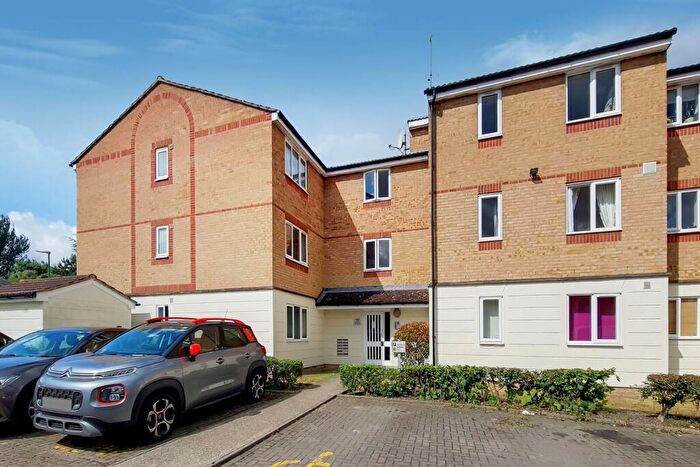 2 Bedroom Flat To Rent In Mullards Close, Hackbridge, Mitcham, CR4
