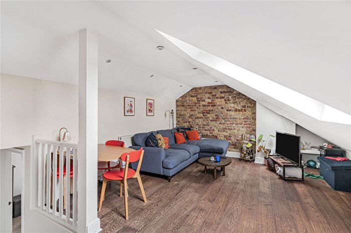 2 Bedroom Flat For Sale In Foulser Road, London, SW17