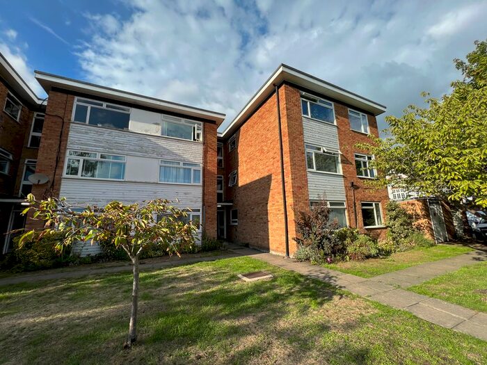 2 Bedroom Flat To Rent In Sycamore Grove, New Malden, KT3