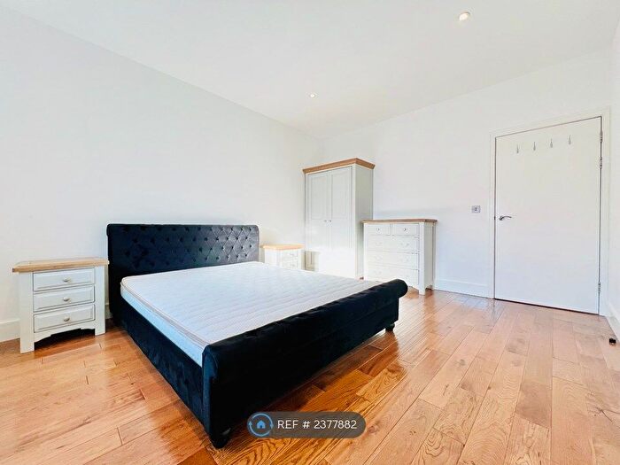 2 Bedroom Flat To Rent In Bermondsey Wall East, London, SE16