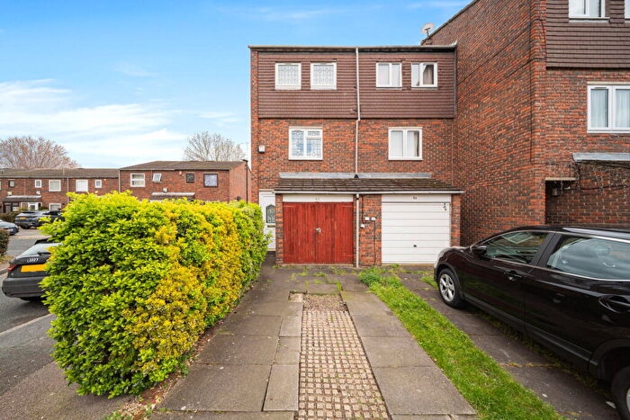3 Bedroom End Of Terrace House For Sale In Woolf Close, Thamesmead, SE28