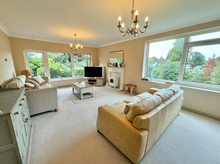 2 Bedroom Flat For Sale In Coppice Close, Dove House Lane, Solihull, B91