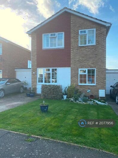3 Bedroom Detached House To Rent In Hillbrow Close, Guildford, GU3