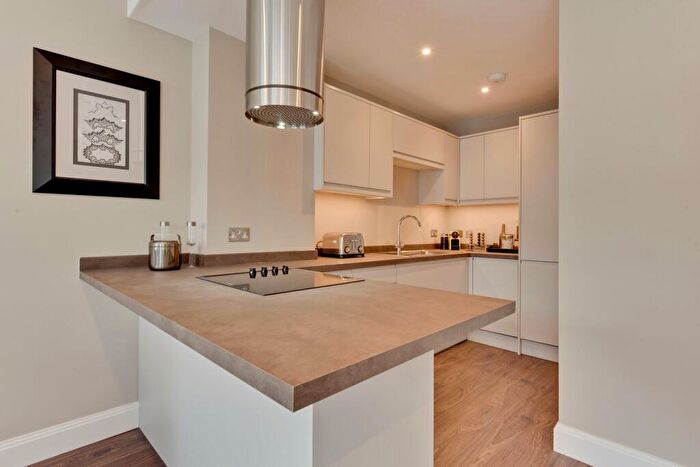1 Bedroom Apartment For Sale In High Street, Walton-on-Thames, KT12