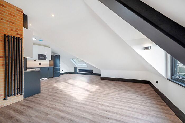 4 Bedroom Flat To Rent In Fir Tree Road, SM7