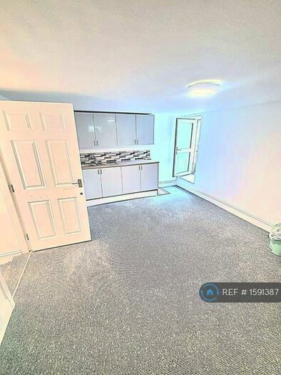 1 Bedroom Flat To Rent In Thornheyes, Buxton, SK17