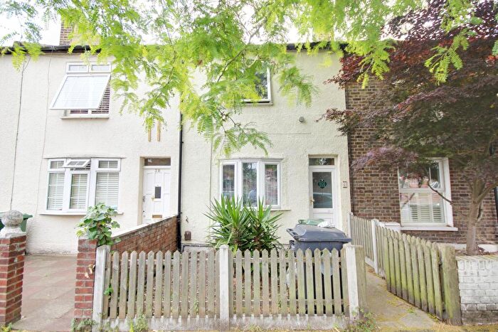 2 Bedroom Terraced House To Rent In Thornhill Road, Leyton, E10