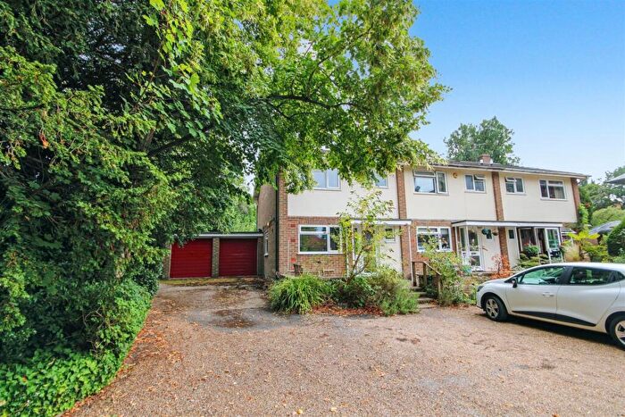 3 Bedroom End Of Terrace House To Rent In Ivor Close, Guildford, GU1