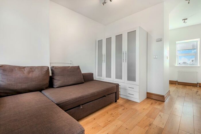 Apartment To Rent In High Road London, N2