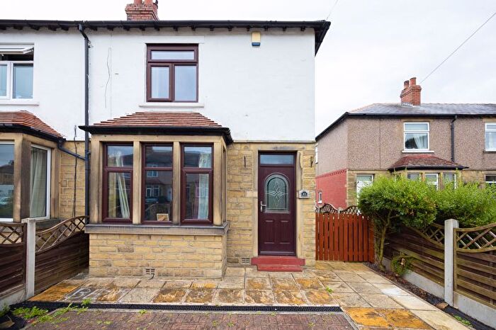 2 Bedroom End Of Terrace House To Rent In Mayfield Grove, Huddersfield, HD5