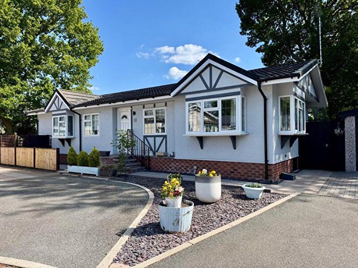 2 Bedroom Park Home For Sale In The Oaks, Goostrey, CW4