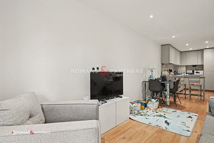 1 Bedroom Flat To Rent In Cornelia House, Beaufort Square, NW9