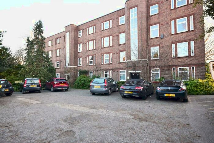 2 Bedroom Apartment To Rent In Rosemary Gardens, London, SW14