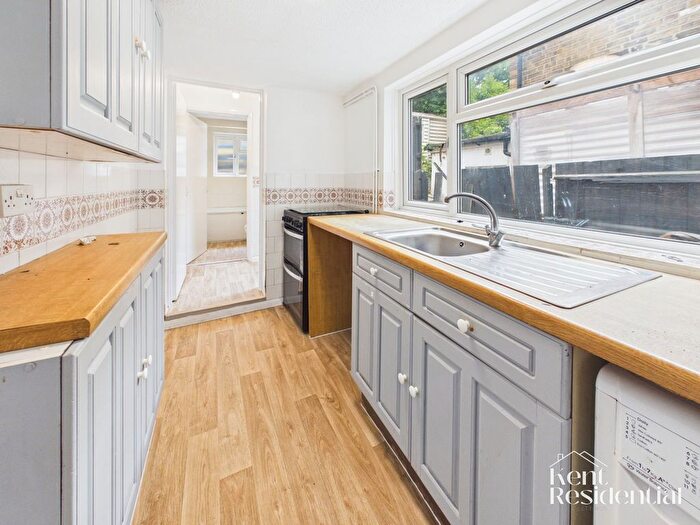 3 Bedroom Property For Sale In Constitution Road, Chatham, ME5