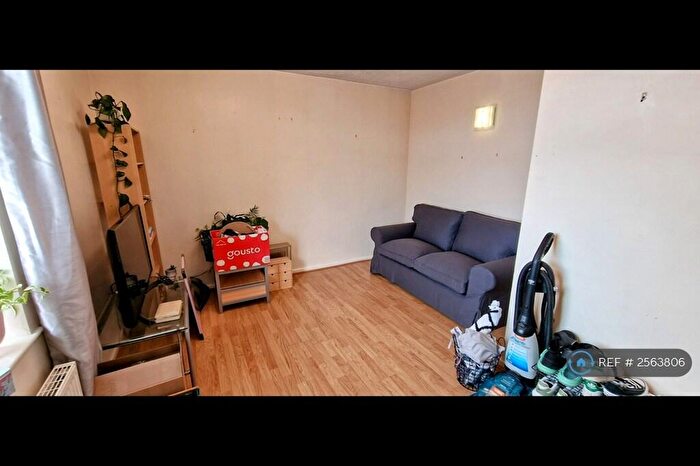 1 Bedroom Flat To Rent In Meanwood Road, Leeds, LS6