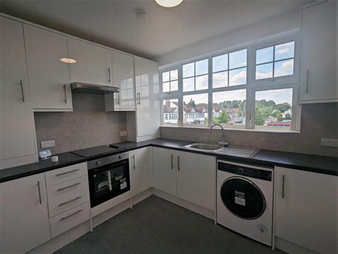 2 Bedroom Flat To Rent In Kenton Road, Kenton, HA3