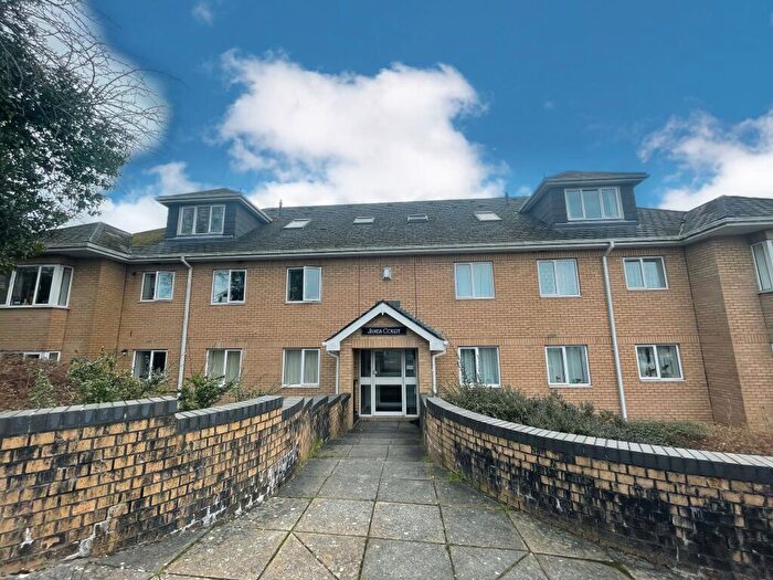 2 Bedroom Flat To Rent In James Court, Celyn Avenue, Cyncoed, CF23