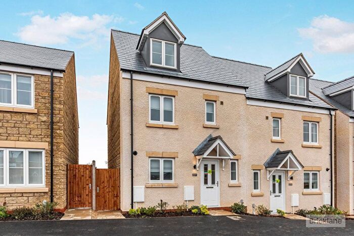 4 Bedroom Semi-Detached House To Rent In Airfield Way, Weldon Park, Corby, Northants, NN17