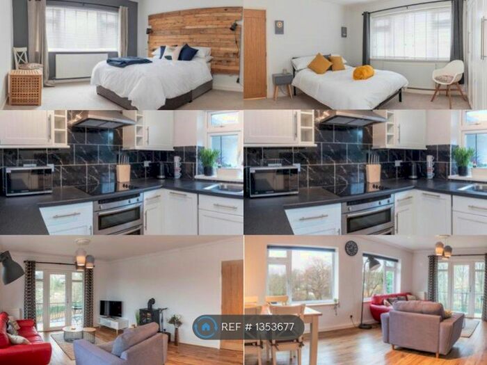 2 Bedroom Flat To Rent In Valley Ct, Leeds, LS17