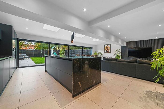 5 Bedroom Detached House For Sale In Western Road, Billericay, CM12