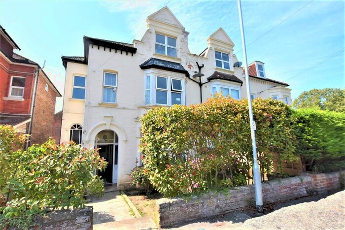 2 Bedroom Flat To Rent In Amherst Road, Bexhill-On-Sea, TN40