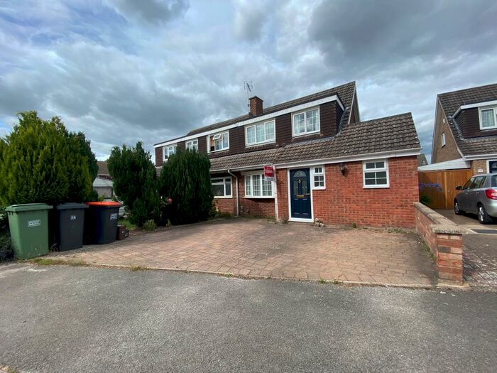 3 Bedroom Semi-Detached House To Rent In Weatherby, Dunstable, LU6