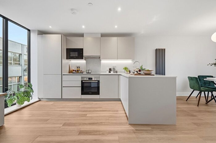 3 Bedroom Property For Sale In Campfield Road, St. Albans, AL1