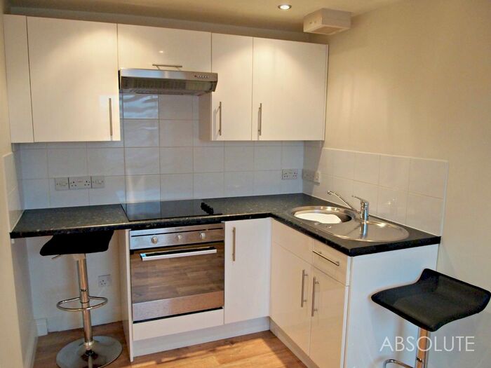 1 Bedroom Flat To Rent In Laburnum Row, Torquay, Devon, TQ2