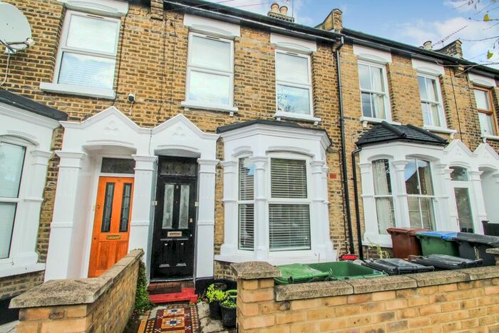 2 Bedroom Flat To Rent In Selby Road, Leytonstone, London, E11