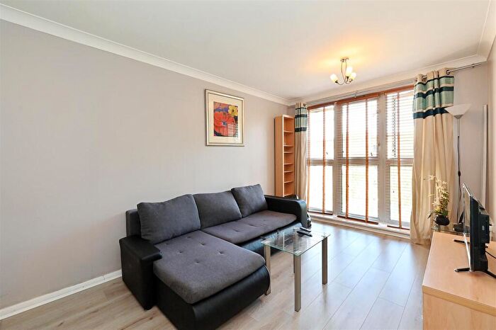 1 Bedroom Flat For Sale In Horseferry Road, London, E14