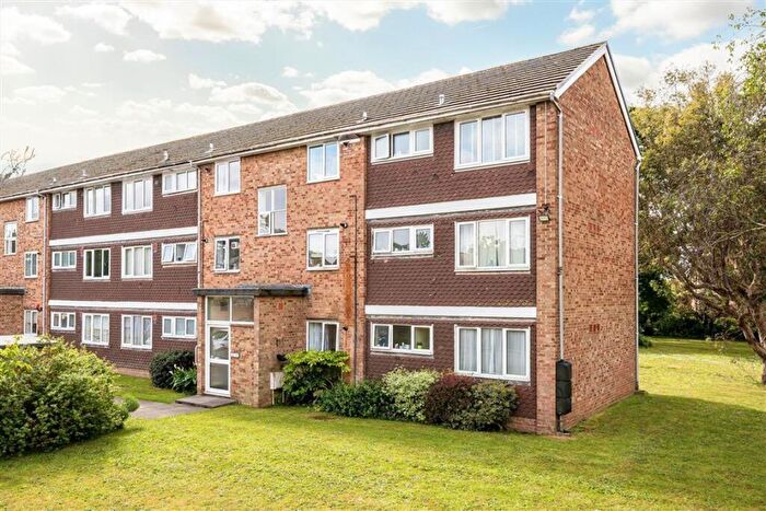 2 Bedroom Flat For Sale In Woodington Close, Eltham, SE9