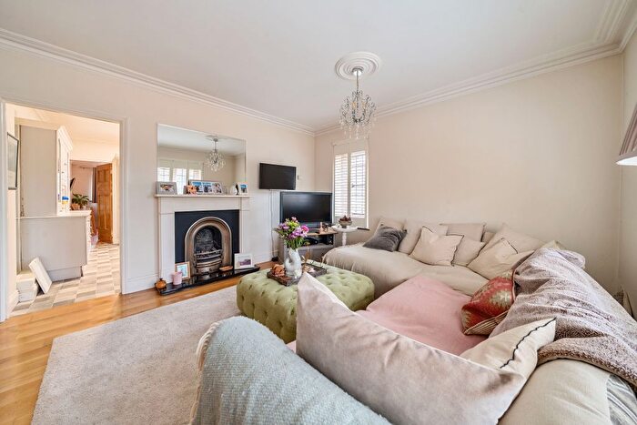 1 Bedroom Flat For Sale In Park Road, Stoke Poges, SL2