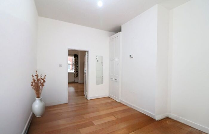 1 Bedroom Flat To Rent In Lucien Road, London, SW17