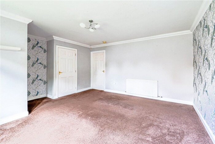 3 Bedroom Town House For Sale In Valley Heights, Denholme, BD13
