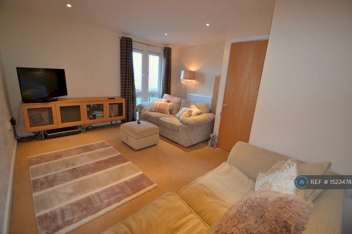 2 Bedroom Maisonette To Rent In Amalfi House, Cardiff Bay, CF10