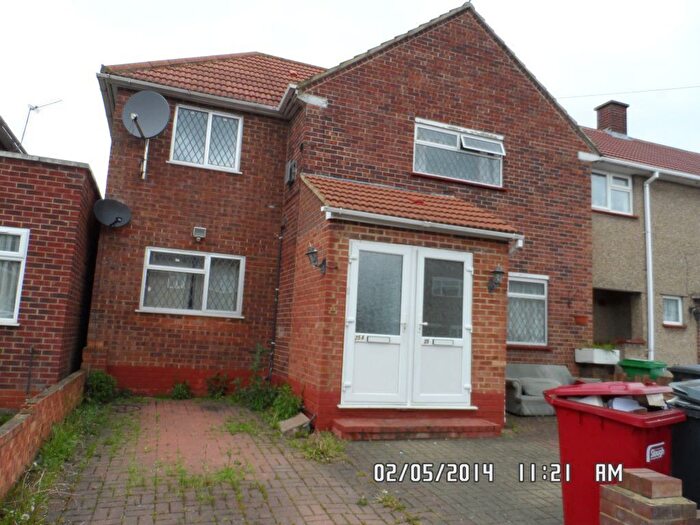 2 Bedroom Flat To Rent In Hillersdon, Wexham, Slough, SL2