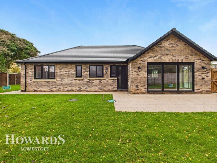 3 Bedroom Detached Bungalow For Sale In Morton Road, Lowestoft, NR33